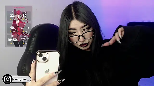 Snapshot of VamppyJane chatting on October 31, 2025, 12:33 am VamppyJane online show from October 31, 2025, 12:33 am