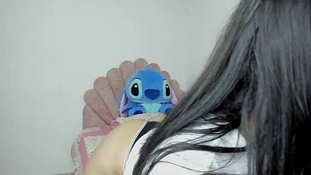 nicolsegura21 online show from October 27, 2025, 6:34 pm