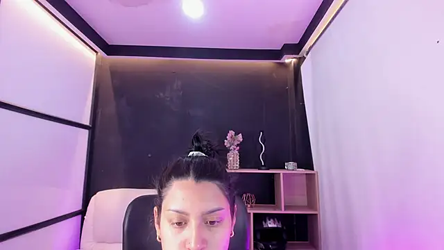 MelodySnow online show from October 28, 2025, 8:33 pm