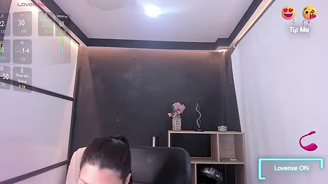 MelodySnow online show from November 6, 2025, 8:54 pm