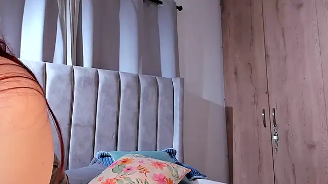 AmberPixie  online show from November 15, 2025, 8:49 pm