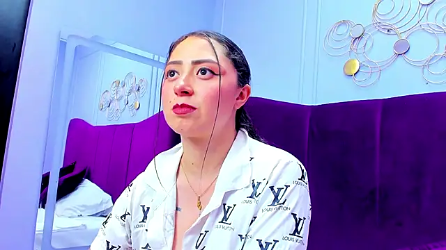 JuliethCruz  online show from November 15, 2025, 5:31 pm