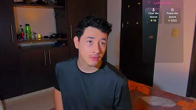 Lexmiller18 online show from November 2, 2025, 4:26 am