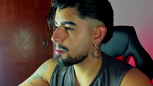 maximo black  online show from October 28, 2025, 7:38 pm