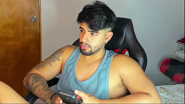 maximo black  online show from December 2, 2025, 2:06 am