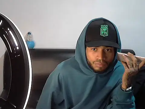 AXionX online show from December 5, 2025, 9:18 am