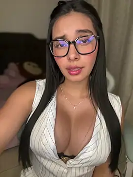 MiaSofia   online show from April 12, 2026, 4:28 am