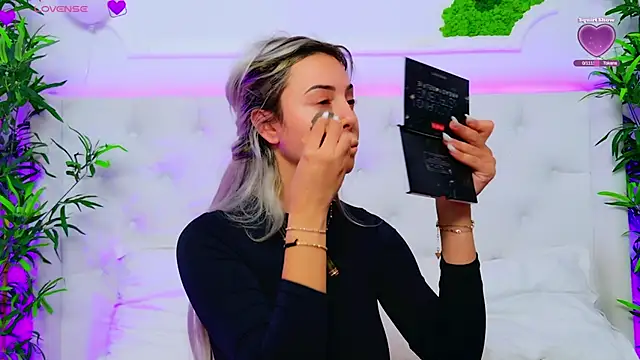 AriannaSins online show from October 7, 2025, 2:47 pm