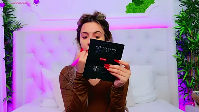 AriannaSins online show from December 3, 2025, 1:20 pm