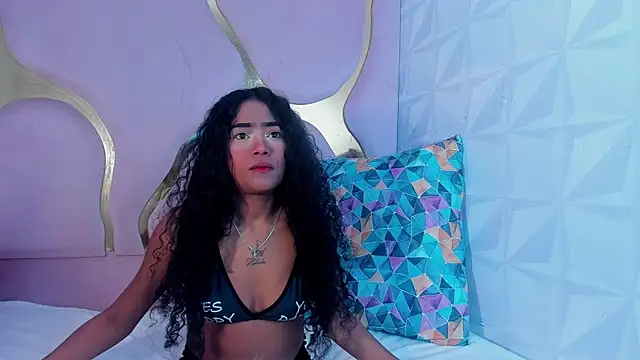 camilaqueenh online show from October 21, 2025, 3:18 am