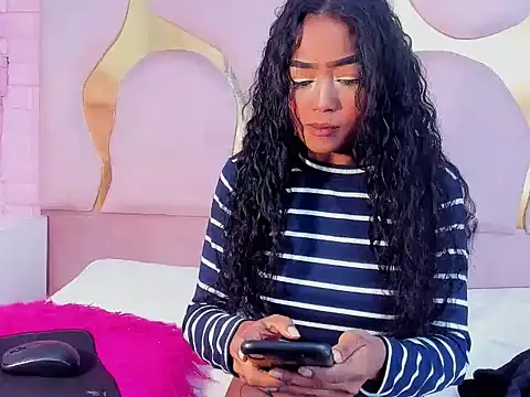 camilaqueenh online show from November 3, 2025, 2:57 am