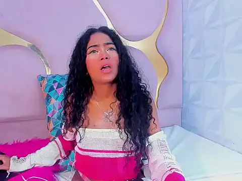 camilaqueenh online show from November 4, 2025, 2:21 am