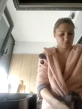 SandyCassie online show from March 12, 2026, 9:37 am