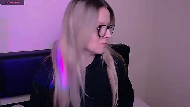 AllaLeomz online show from October 21, 2025, 6:47 am