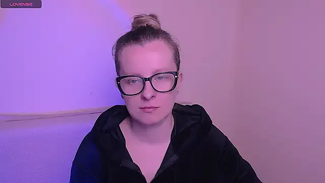 AllaLeomz online show from November 12, 2025, 7:53 am