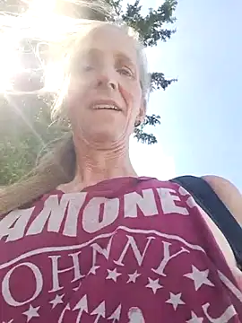 Snapshot of Cheryl_F chatting on May 21, 2026, 1:29 pm Cheryl F online show from May 21, 2026, 1:29 pm