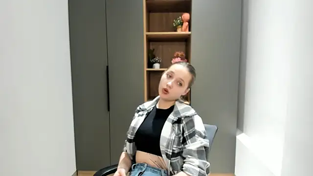 NadiaGnegy online show from October 19, 2025, 3:18 am