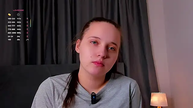 NadiaGnegy online show from November 2, 2025, 1:13 pm