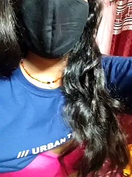 Snapshot of sweet_couple99 chatting on October 30, 2025, 8:16 am sweet couple99 online show from October 30, 2025, 8:16 am