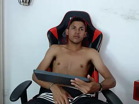 Snapshot of sexy_latin_cum chatting on October 15, 2025, 1:44 pm sexy latin cum online show from October 15, 2025, 1:44 pm