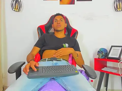 Snapshot of sexy_latin_cum chatting on October 16, 2025, 2:07 pm sexy latin cum online show from October 16, 2025, 2:07 pm