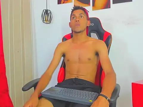 Snapshot of sexy_latin_cum chatting on October 17, 2025, 2:15 am sexy latin cum online show from October 17, 2025, 2:15 am