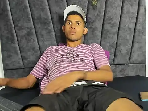 Snapshot of sexy_latin_cum chatting on October 21, 2025, 11:16 pm sexy latin cum online show from October 21, 2025, 11:16 pm