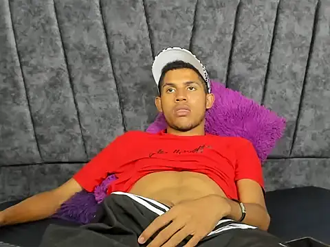 Snapshot of sexy_latin_cum chatting on October 22, 2025, 8:30 pm sexy latin cum online show from October 22, 2025, 8:30 pm