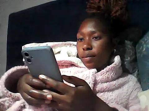 Snapshot of sexysmalldaily04 chatting on October 17, 2025, 8:06 am sexysmalldaily04 online show from October 17, 2025, 8:06 am