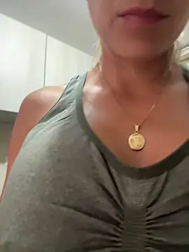 valentina herrrera online show from December 17, 2025, 12:33 pm