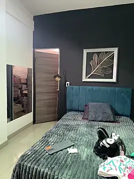 valentina herrrera online show from April 6, 2026, 4:52 pm