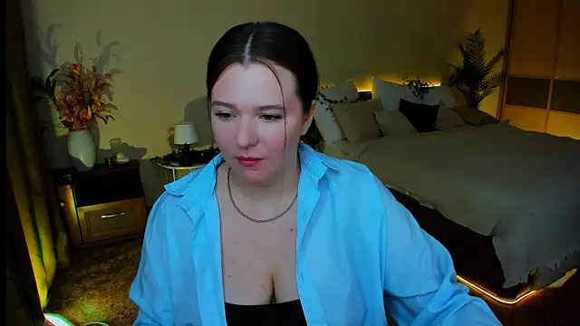 Moonvelle online show from October 21, 2025, 10:27 am