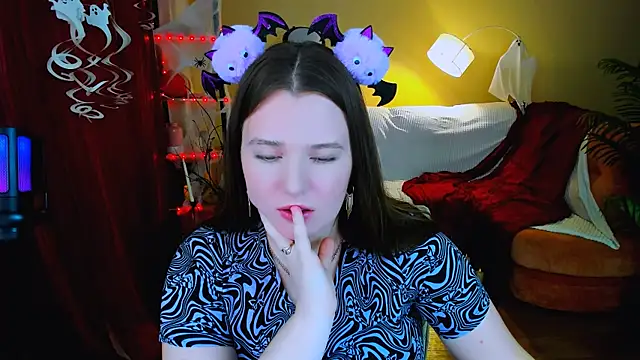 Moonvelle online show from October 28, 2025, 10:08 am