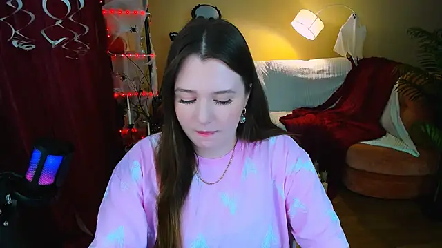 Moonvelle online show from October 29, 2025, 12:18 pm