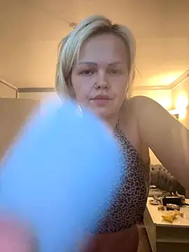 CherryXOX- online show from October 28, 2025, 6:06 am