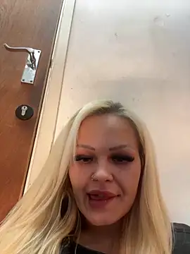 CherryXOX- online show from October 30, 2025, 12:39 pm