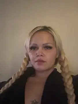 CherryXOX- online show from November 4, 2025, 7:35 pm