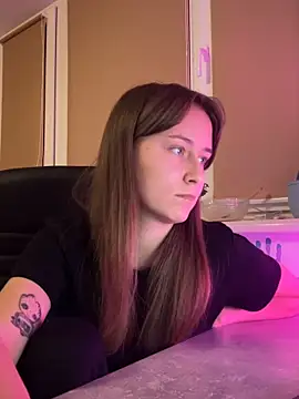 Snapshot of SinfulDream chatting on October 18, 2025, 5:46 pm SinfulDream online show from October 18, 2025, 5:46 pm