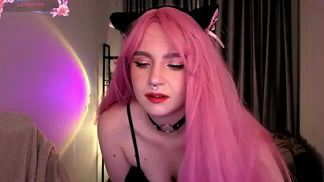 Snapshot of AleksaDivine chatting on October 22, 2025, 9:58 pm AleksaDivine online show from October 22, 2025, 9:58 pm