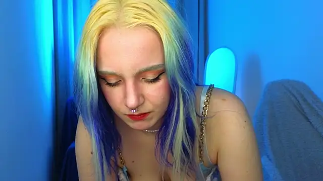 Snapshot of AleksaDivine chatting on November 1, 2025, 9:06 pm AleksaDivine online show from November 1, 2025, 9:06 pm