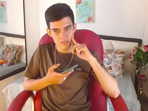 Snapshot of Kain_noir_ chatting on October 19, 2025, 9:04 pm Kain noir online show from October 19, 2025, 9:04 pm