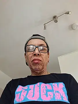 Snapshot of Jesbi25 chatting on April 4, 2026, 11:18 am Jesbi25 online show from April 4, 2026, 11:18 am