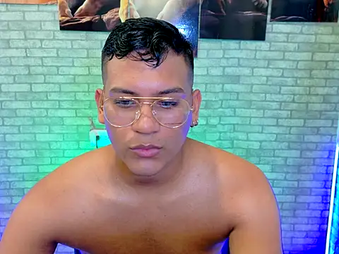 ThomasAxel online show from November 3, 2025, 8:43 pm