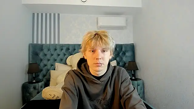 KevinMilky online show from October 22, 2025, 2:28 pm