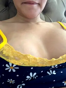 pietra9247 online show from December 3, 2025, 2:26 pm