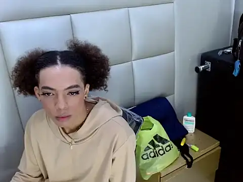 Snapshot of WinnyBarness chatting on October 31, 2025, 2:34 am WinnyBarness online show from October 31, 2025, 2:34 am