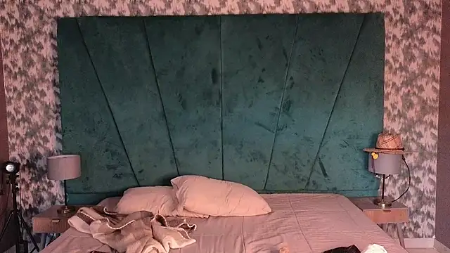 Aaron Eze online show from April 3, 2026, 12:03 pm