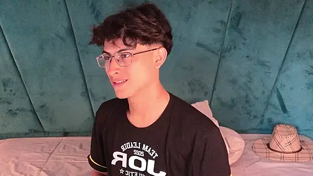 Aaron Eze online show from April 4, 2026, 7:55 pm