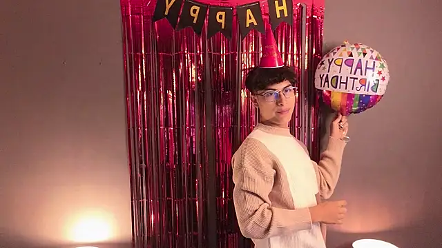 Aaron Eze online show from April 8, 2026, 12:38 pm