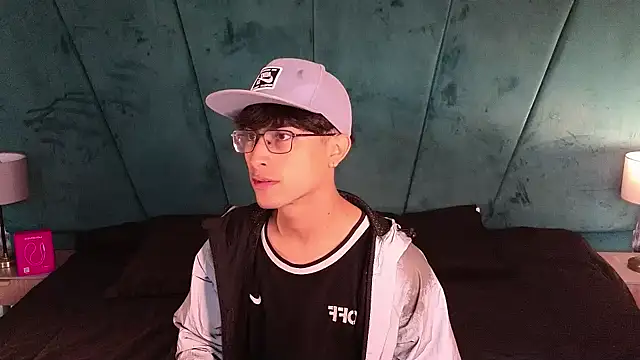 Aaron Eze online show from April 12, 2026, 12:32 pm